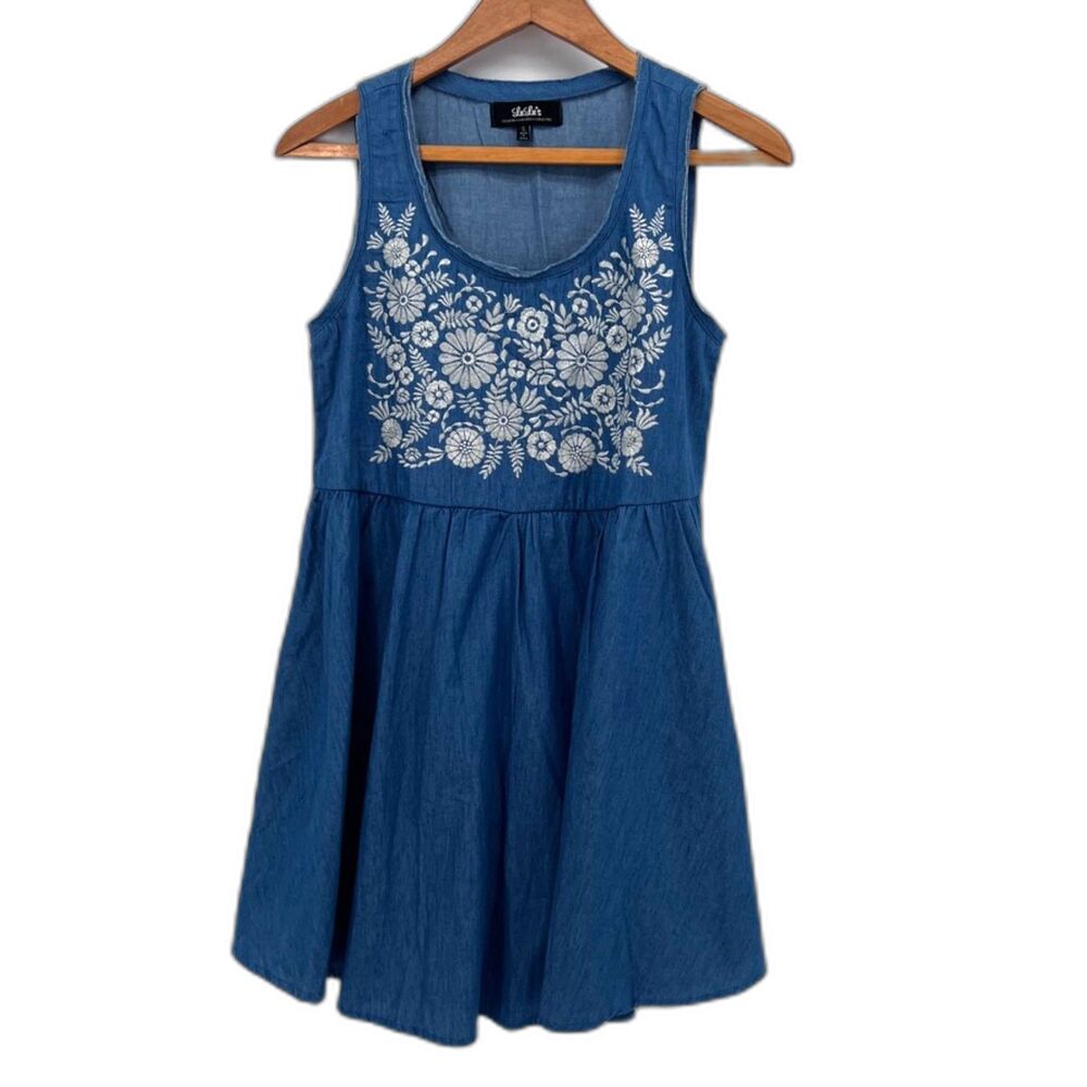 Lulus Chambray Denim Floral Embroidered Boho Cottage Core Sleeveless Top Size SM